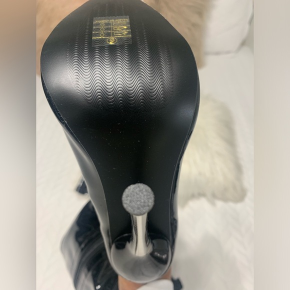 Over the knee boot - Picture 3 of 8